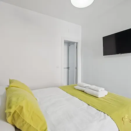 Flat With Balcony شقة